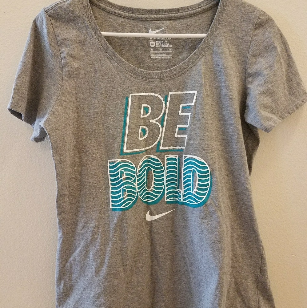 Nike T!
