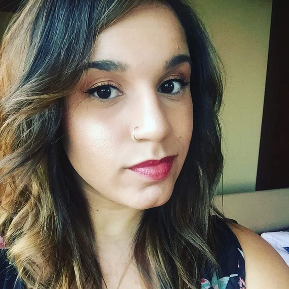 Meet Your Posher, Domenique! - Picture 2 of 2