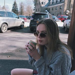 Meet your Posher, Emi