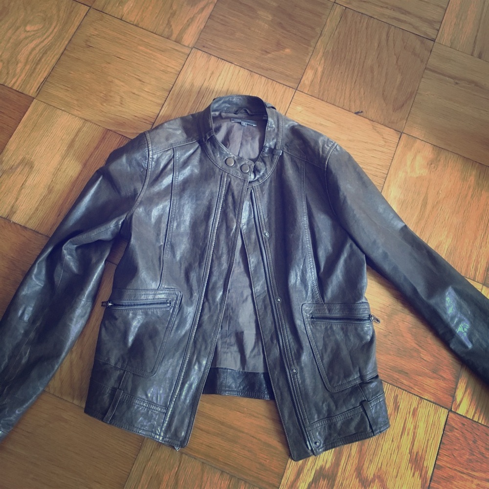 Vince. 100% genuine leather brown bomber