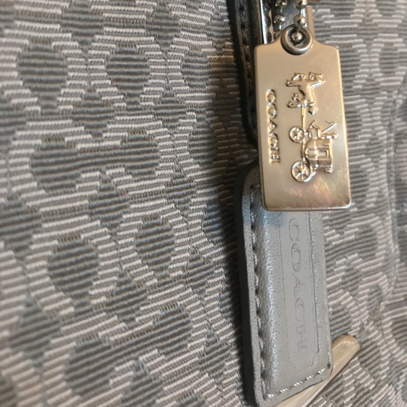 AUTHENTIC Coach Madison Needlepoint Op Art Satchel - Picture 3 of 7