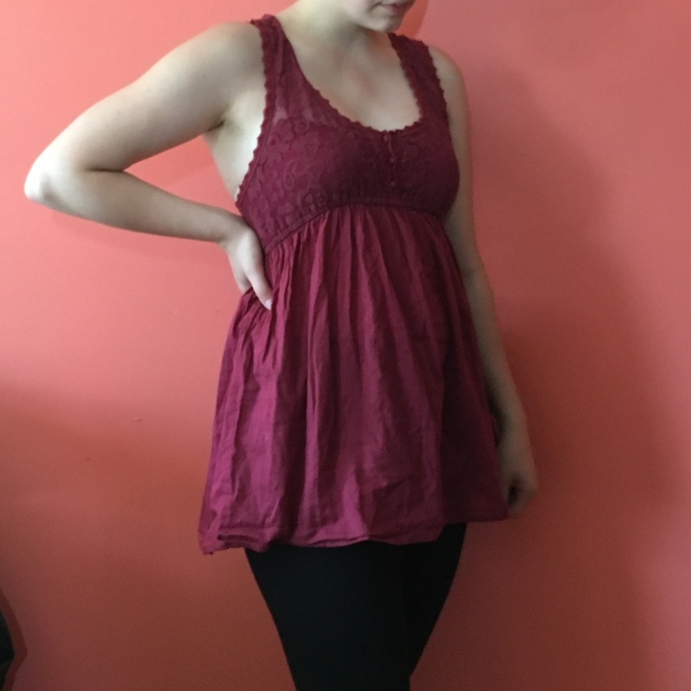 Lace Empire waisted tank top in Maroon