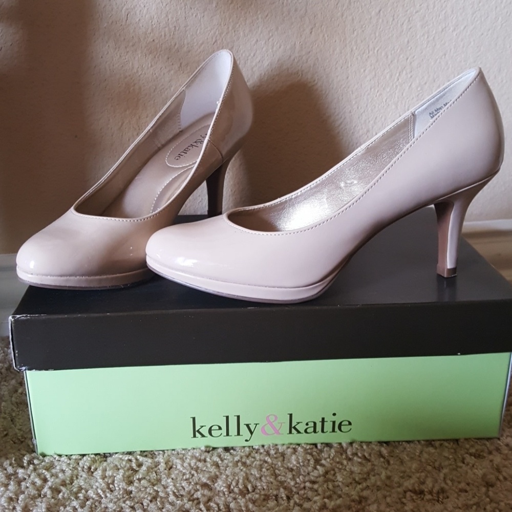 Kelly & Katie Nude Heels ☆ Like New!