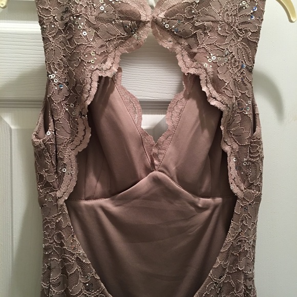 Formal dress - Picture 3 of 4