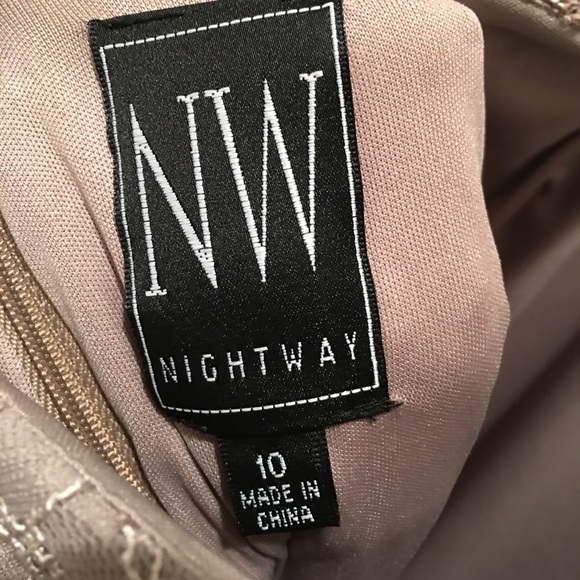 Formal dress - Picture 4 of 4