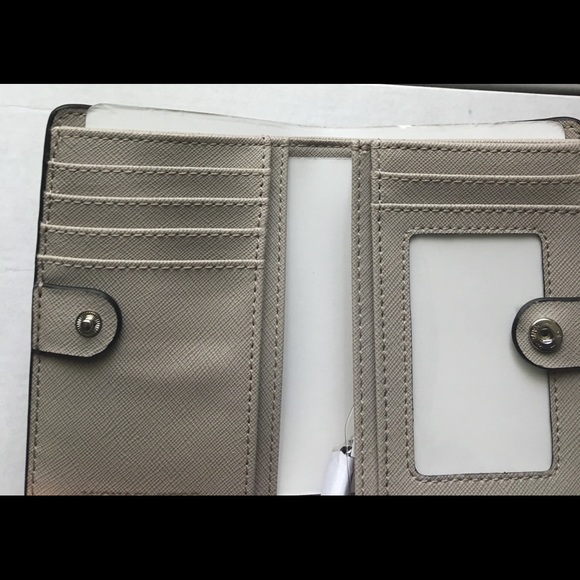 ‼️FIRM PRICE ‼️MICHAEL KORS MEDIUM SLIM WALLET - Picture 4 of 5