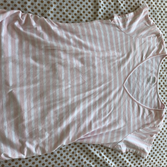 Old Navy Tops - Cute Old Navy Maternity V-Neck Fitted T-Shirt!