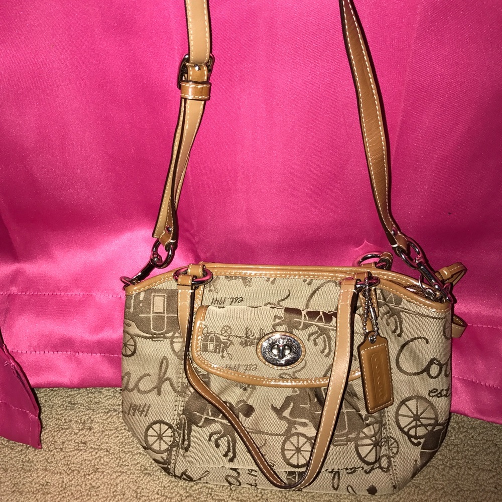 Coach: Leah Horse and Carriage Tote