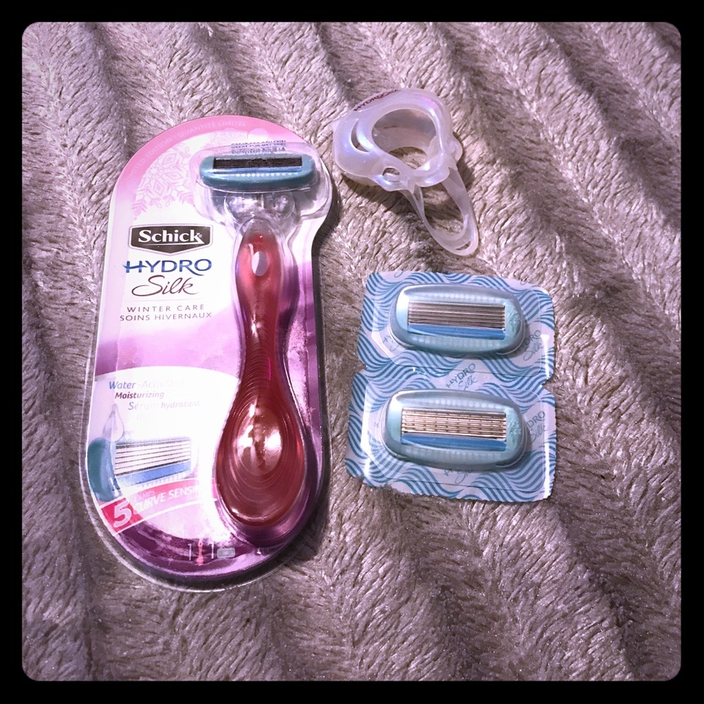 SOLD! Schick Hydro Silk Razor 🌸