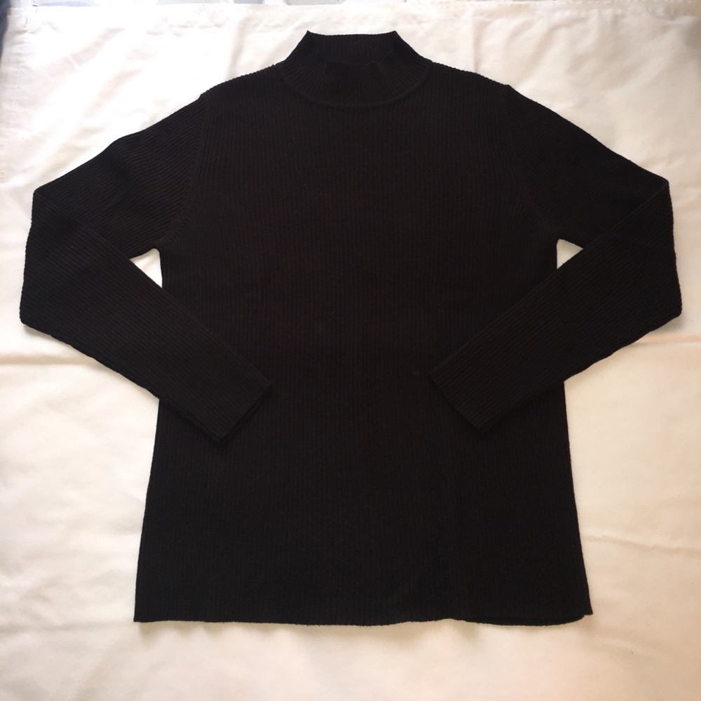 Ribbed mock neck fitted sweater