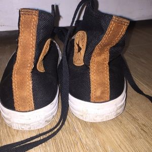 High Top Black converse