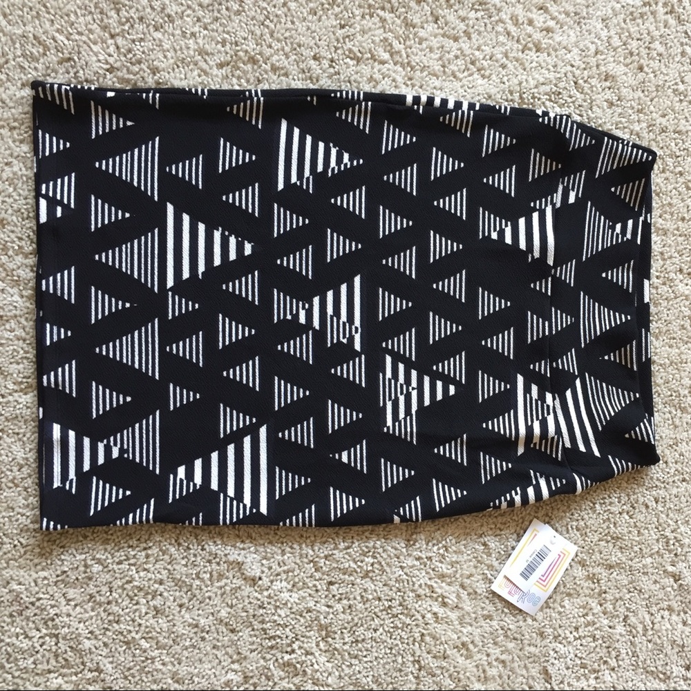 New LuLaRoe Cassie size medium black/white