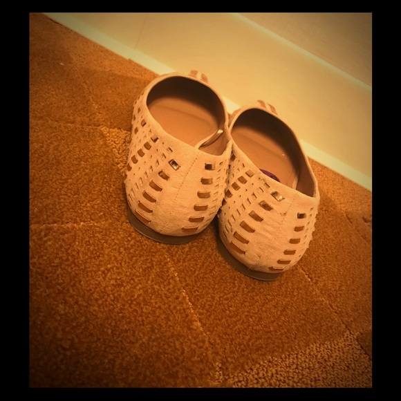 Cute nude flats- great for work - Picture 3 of 4