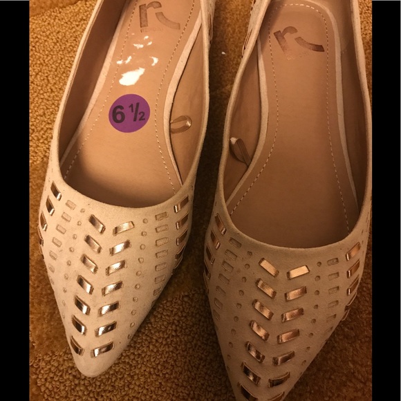 Cute nude flats- great for work - Picture 2 of 4