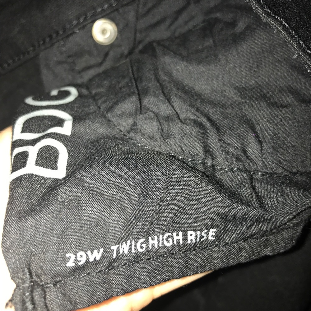 BLACK HIGH RISE JEANS