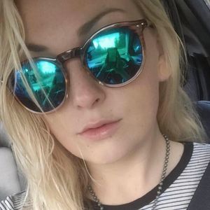 Meet your Posher, Libby