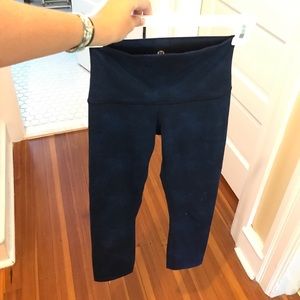 navy highwaisted crop Lululemon athletica leggings