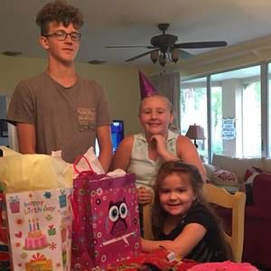 Meet your Posher, Lori