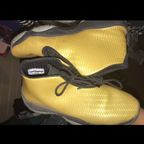 Jordan Gold Futures Size 7y - Picture 2 of 3