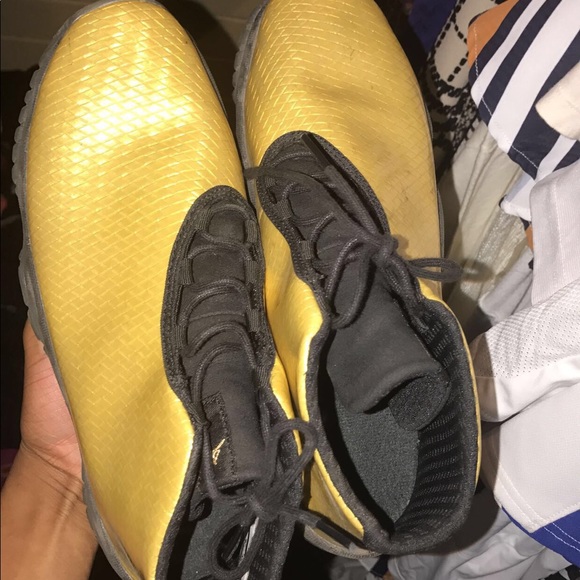 Jordan Gold Futures Size 7y - Picture 3 of 3