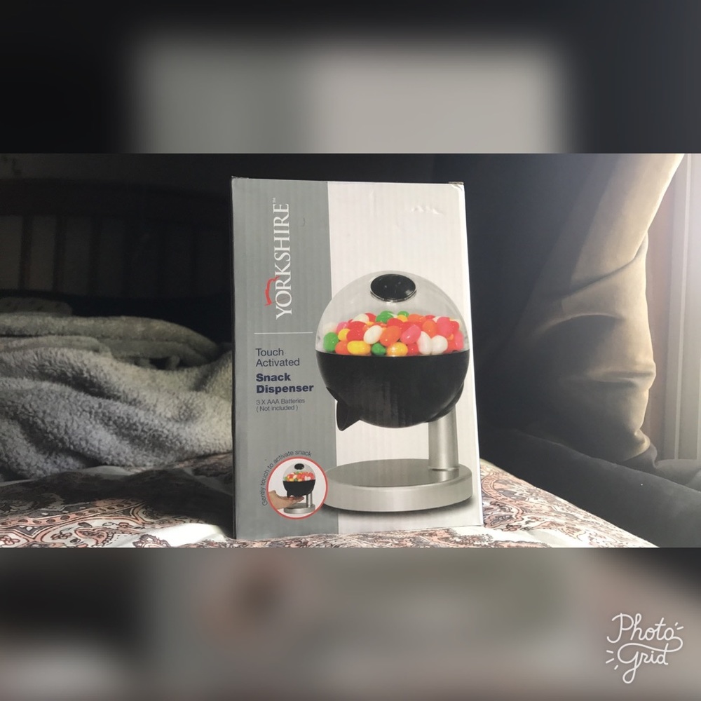 SNACK DISPENSER !!