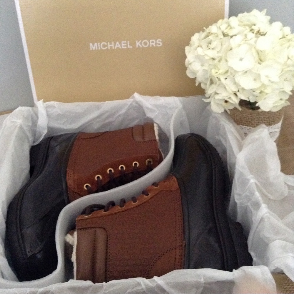 👢MICHAEL KROS Lace-Up Boots