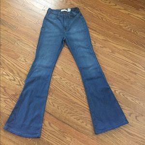 Bell bottom high-waisted jeans