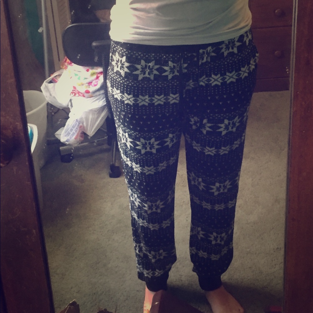 Connection 18, Christmas joggers