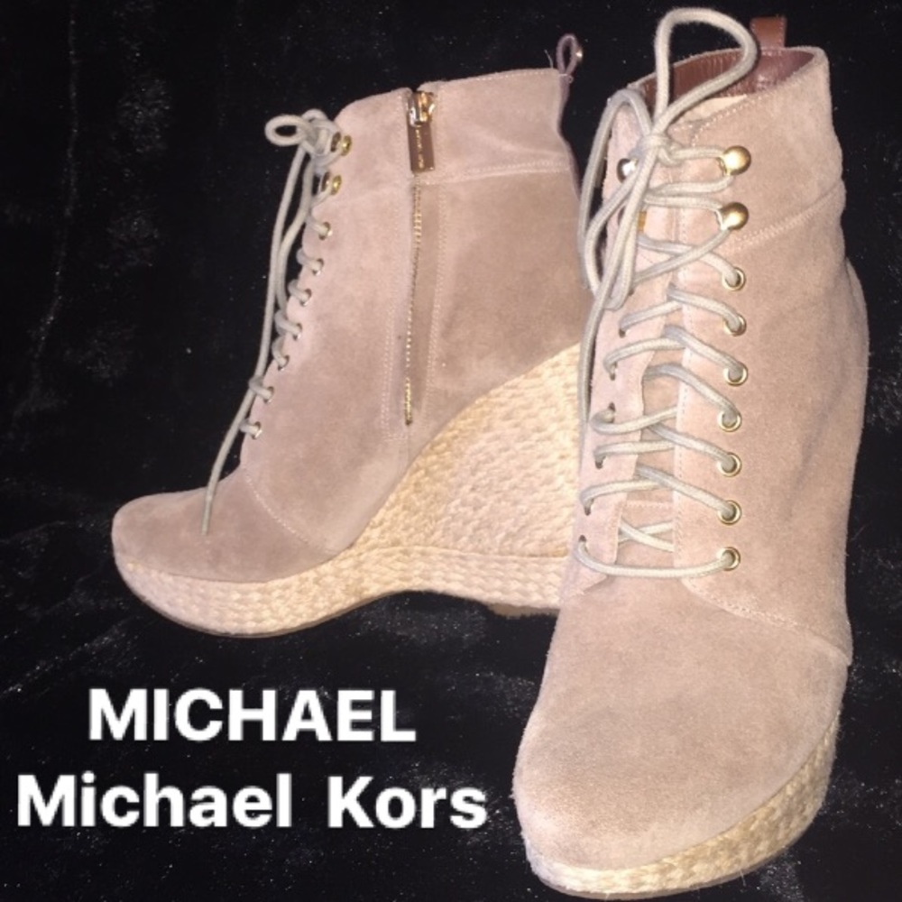 Michael Michael Kor tan suede leather booties