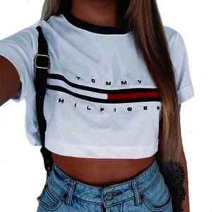 Trendy Tommy Hilfiger crop top