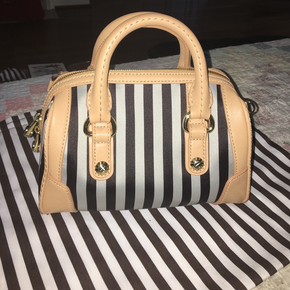 FINAL SALE💞 Henri Bendel Crossbody Bag