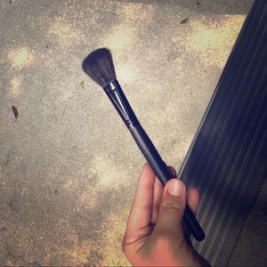 blush/contour brush