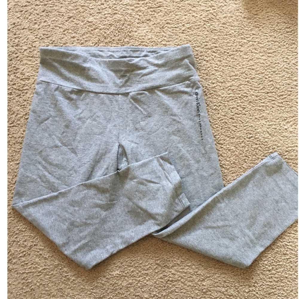Calvin Klein gray striped Capri leggings