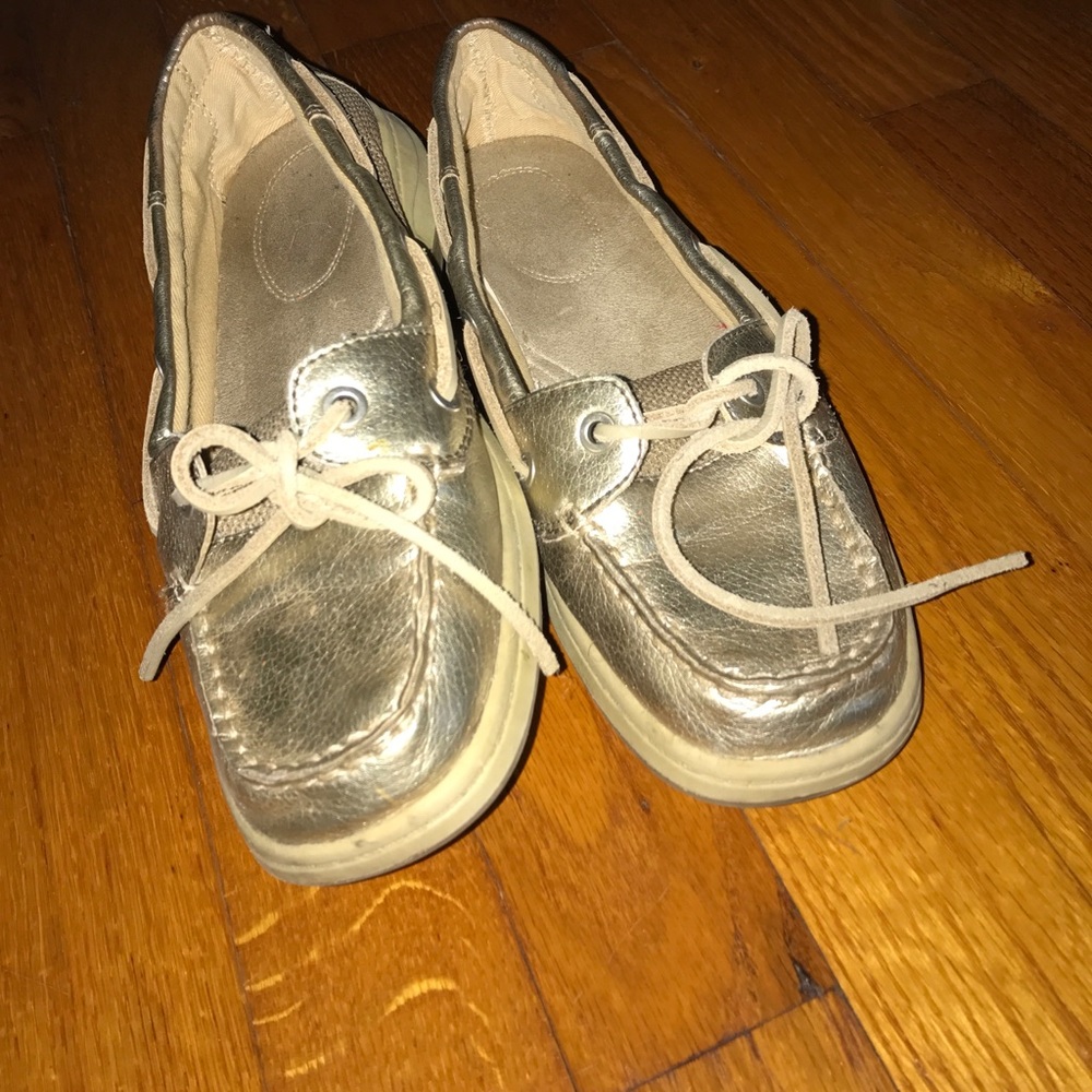Gold boat shoes