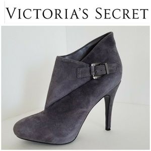 Colin Stuart Suede booties heels sz 6.5