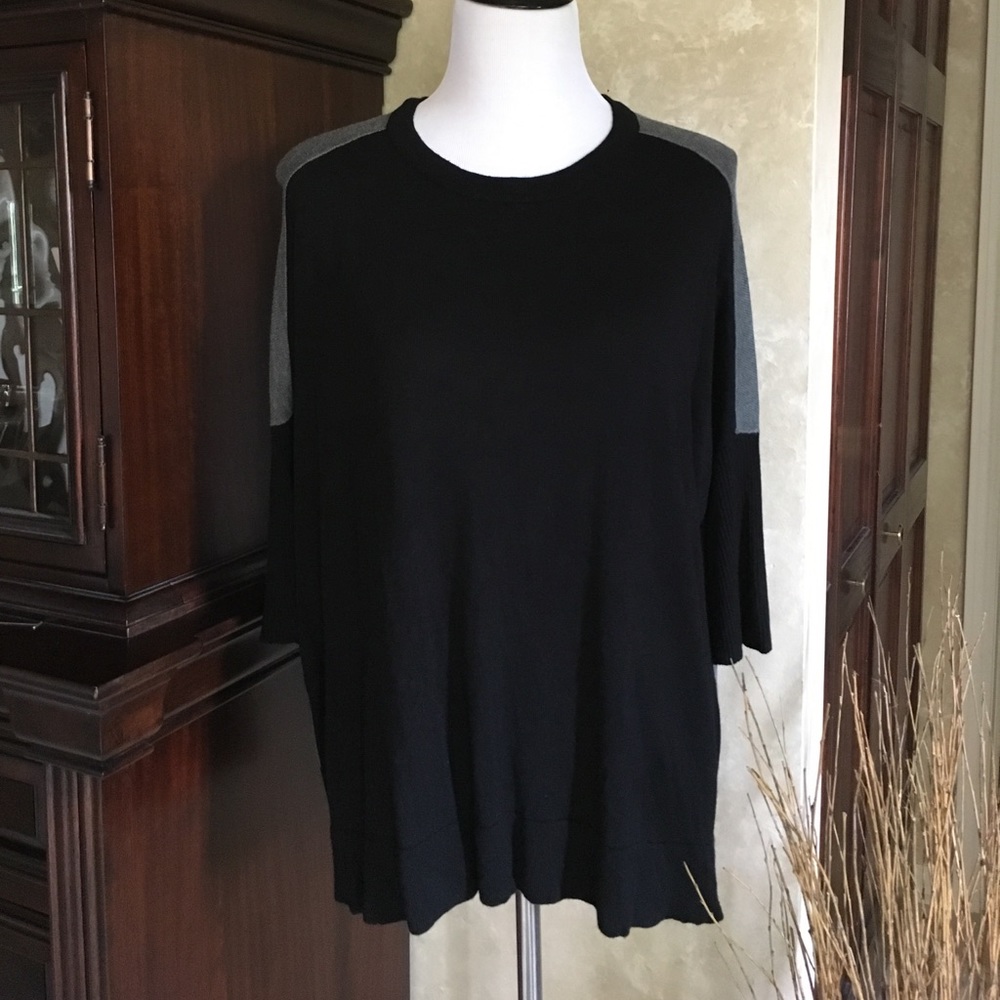 Love21 black&gray paneled sweater w/ 3/4 sleeves