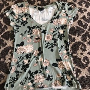 V cut shirt stretchy and comfortable