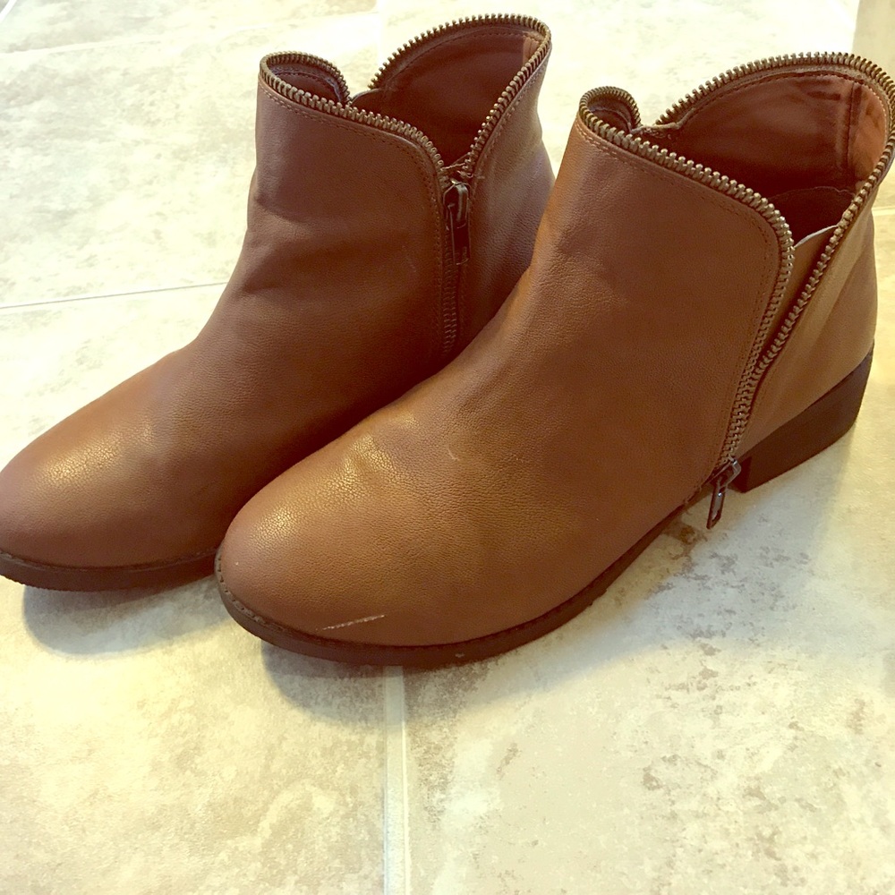 Brown ankle booties! Size 7