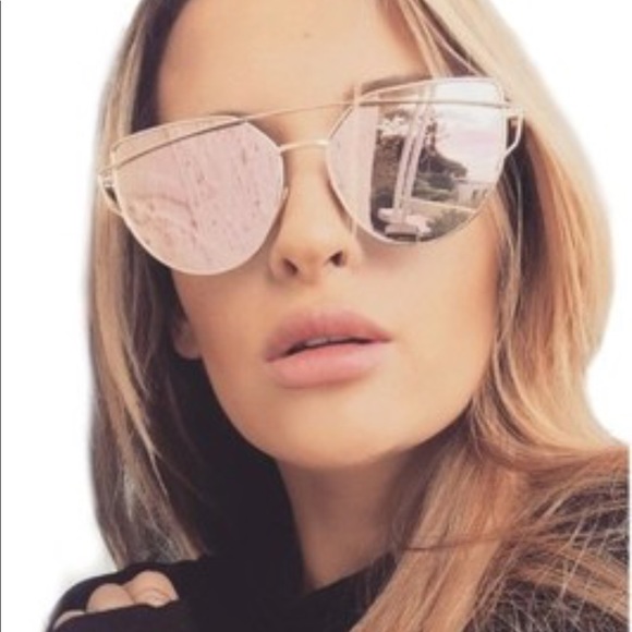 *SOLD OUT* Pink Metal Frame Mirror - Picture 1 of 2