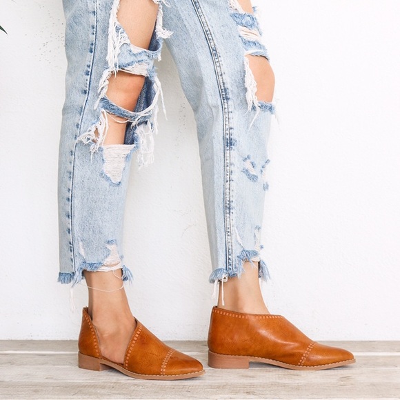 Sold out: Emma Flat in Toffee - Picture 2 of 4