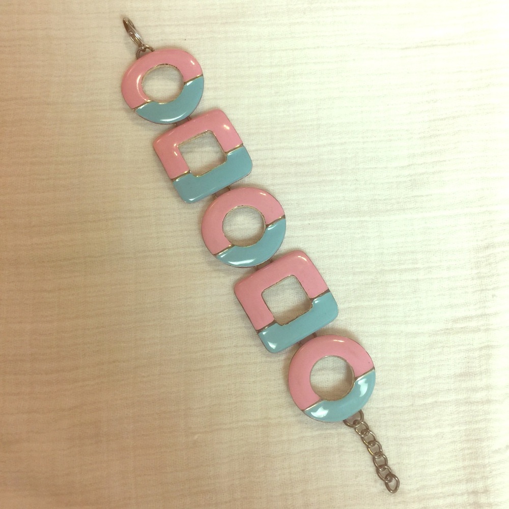 Mod 60s style bracelet. So cute! Pink and blue
