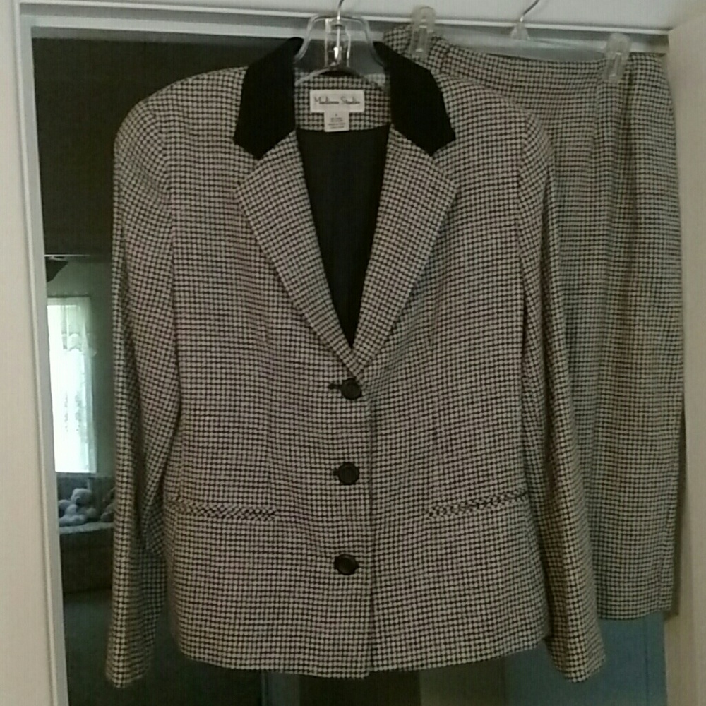 2 piece ladies suit in wool