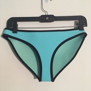TRIANGL Milly Santa Rosa Splash Bottom