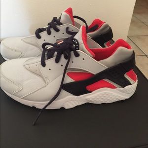 The boys’ Nike Huarache Run Grade school size 3
