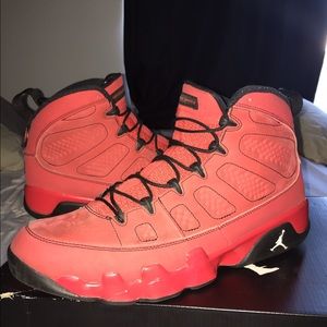 Retro 9 Motorboat Jones