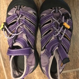 Girl's Purple Keens