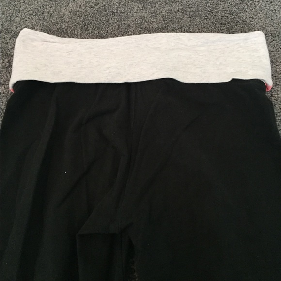 Victoria secret pink yoga pants - Picture 3 of 3