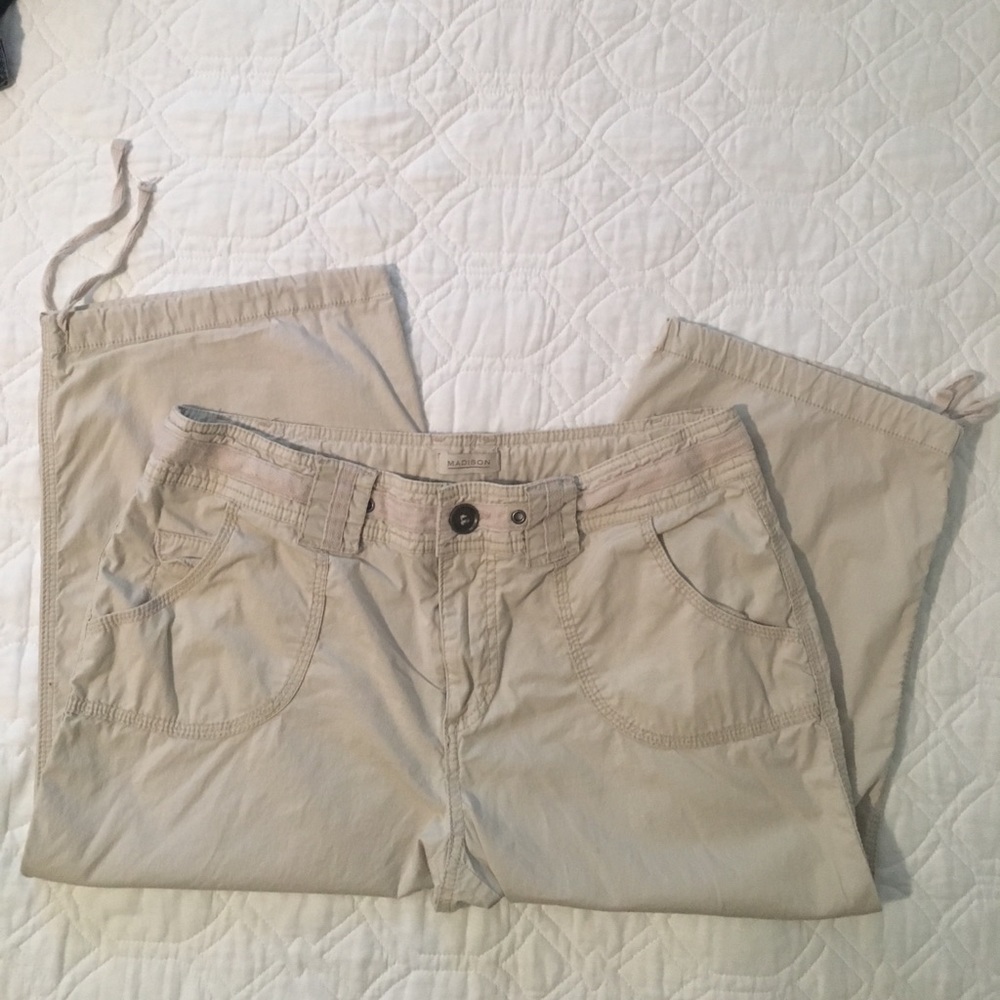 Madison beige capris 10