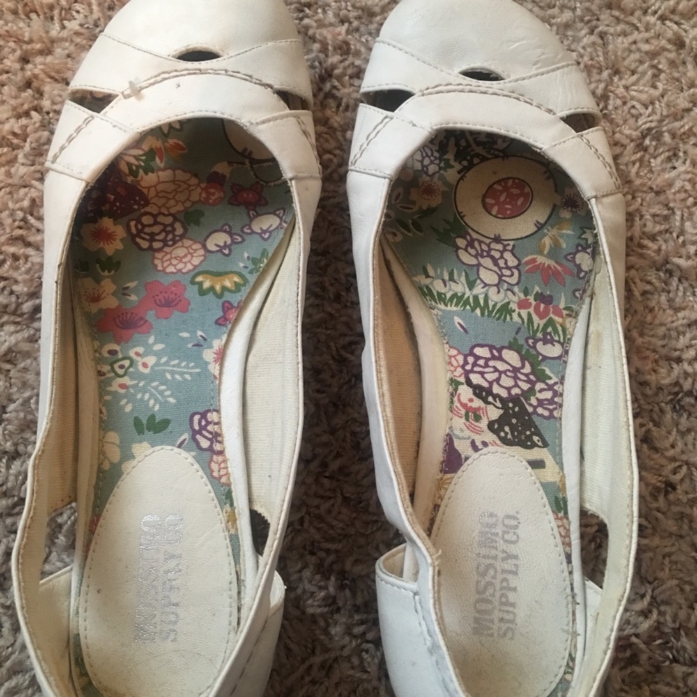 Mossimo cream flats.