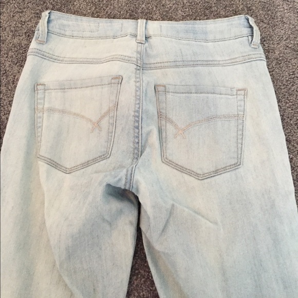 High waisted light wash jeans - Picture 3 of 3